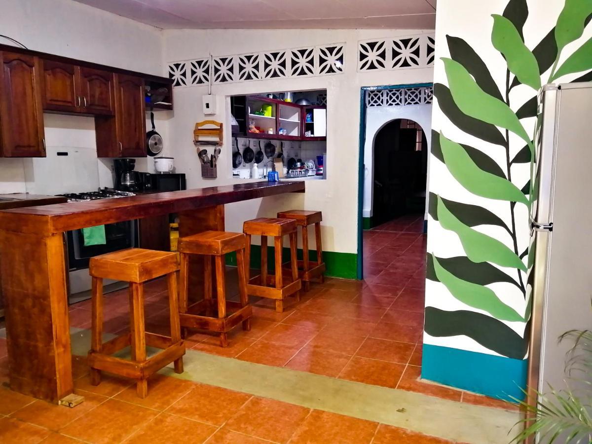 Hostal El Rio Леон Экстерьер фото