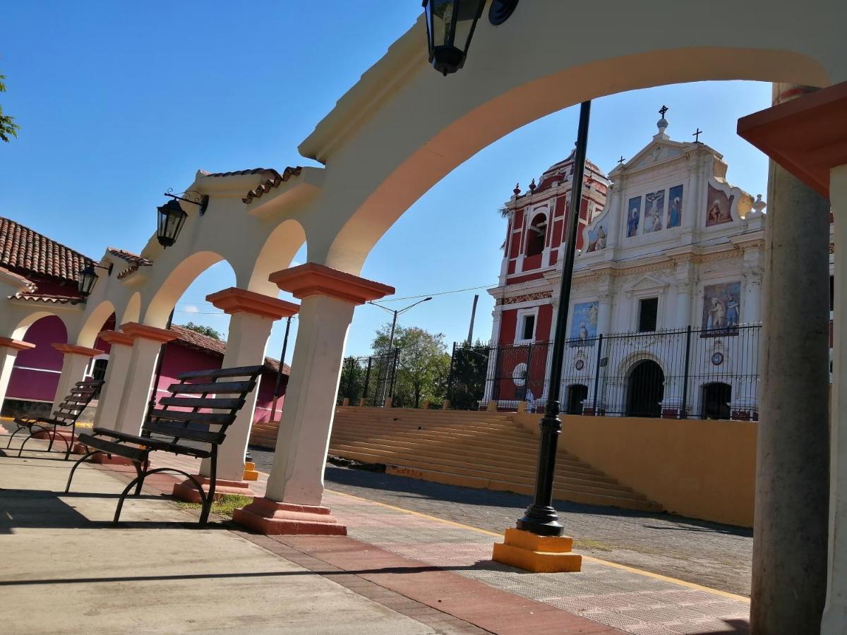 Hostal El Rio Леон Экстерьер фото