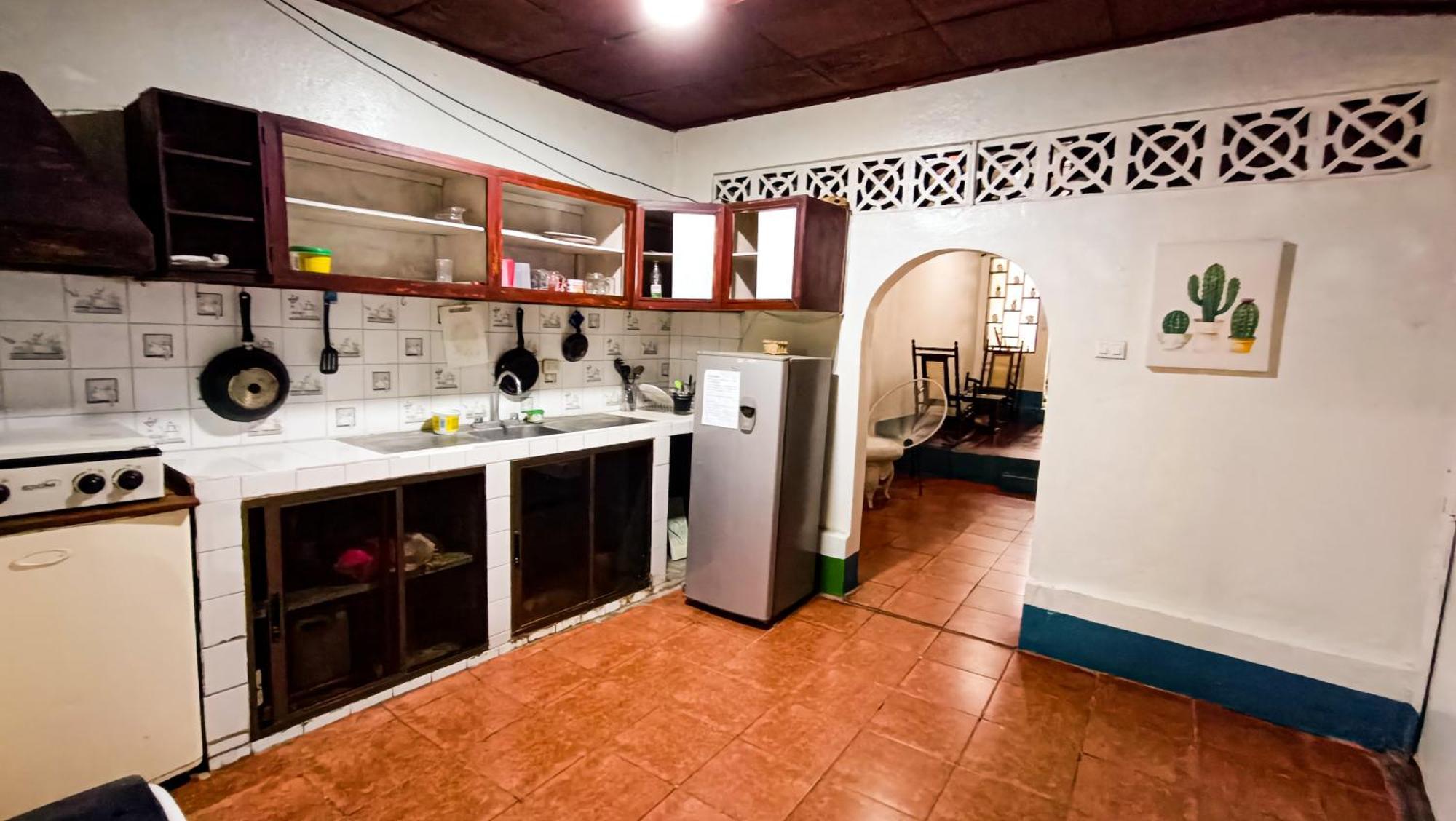 Hostal El Rio Леон Экстерьер фото