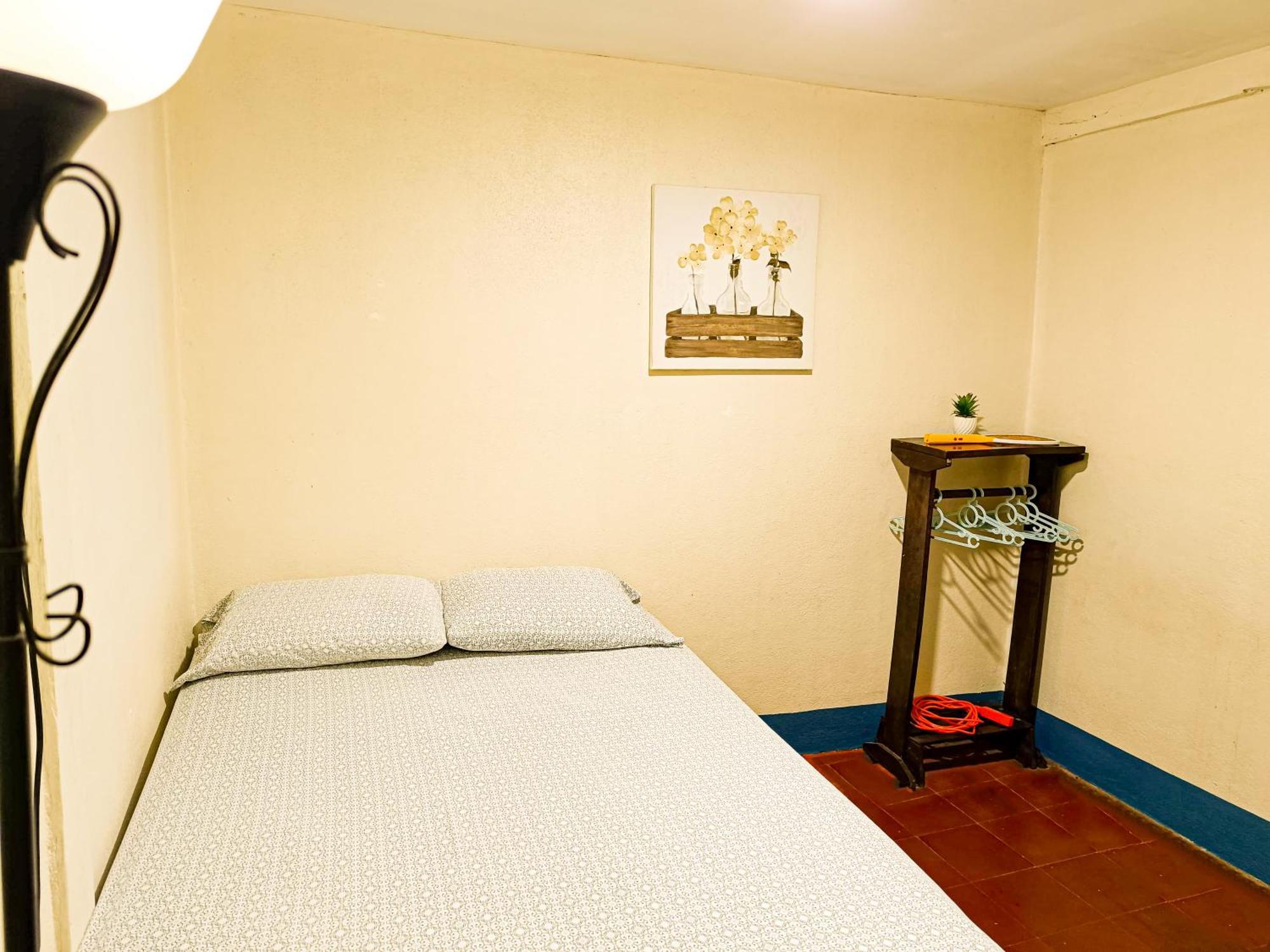 Hostal El Rio Леон Экстерьер фото