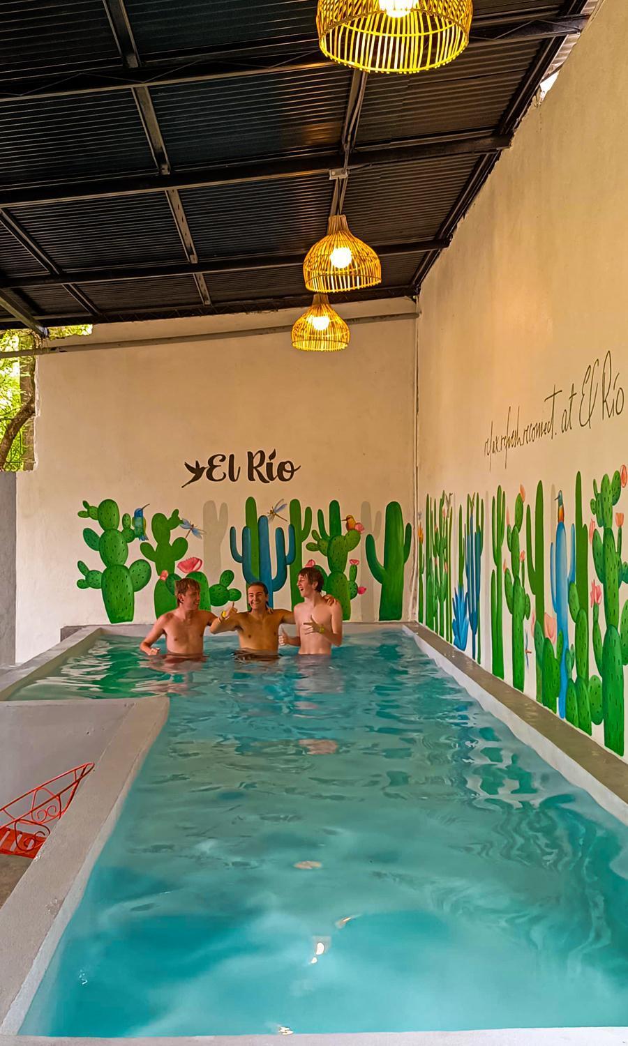 Hostal El Rio Леон Экстерьер фото