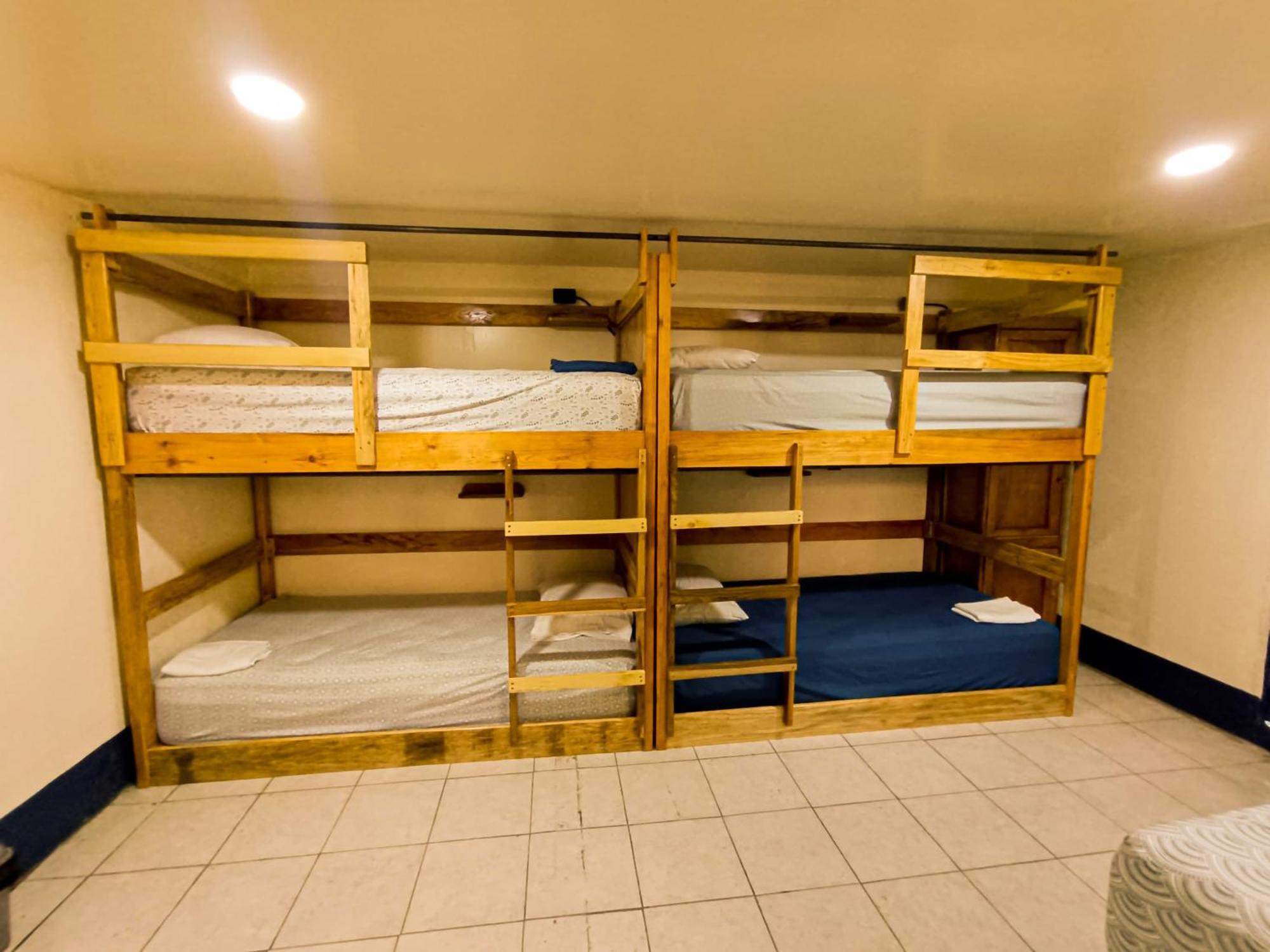 Hostal El Rio Леон Экстерьер фото