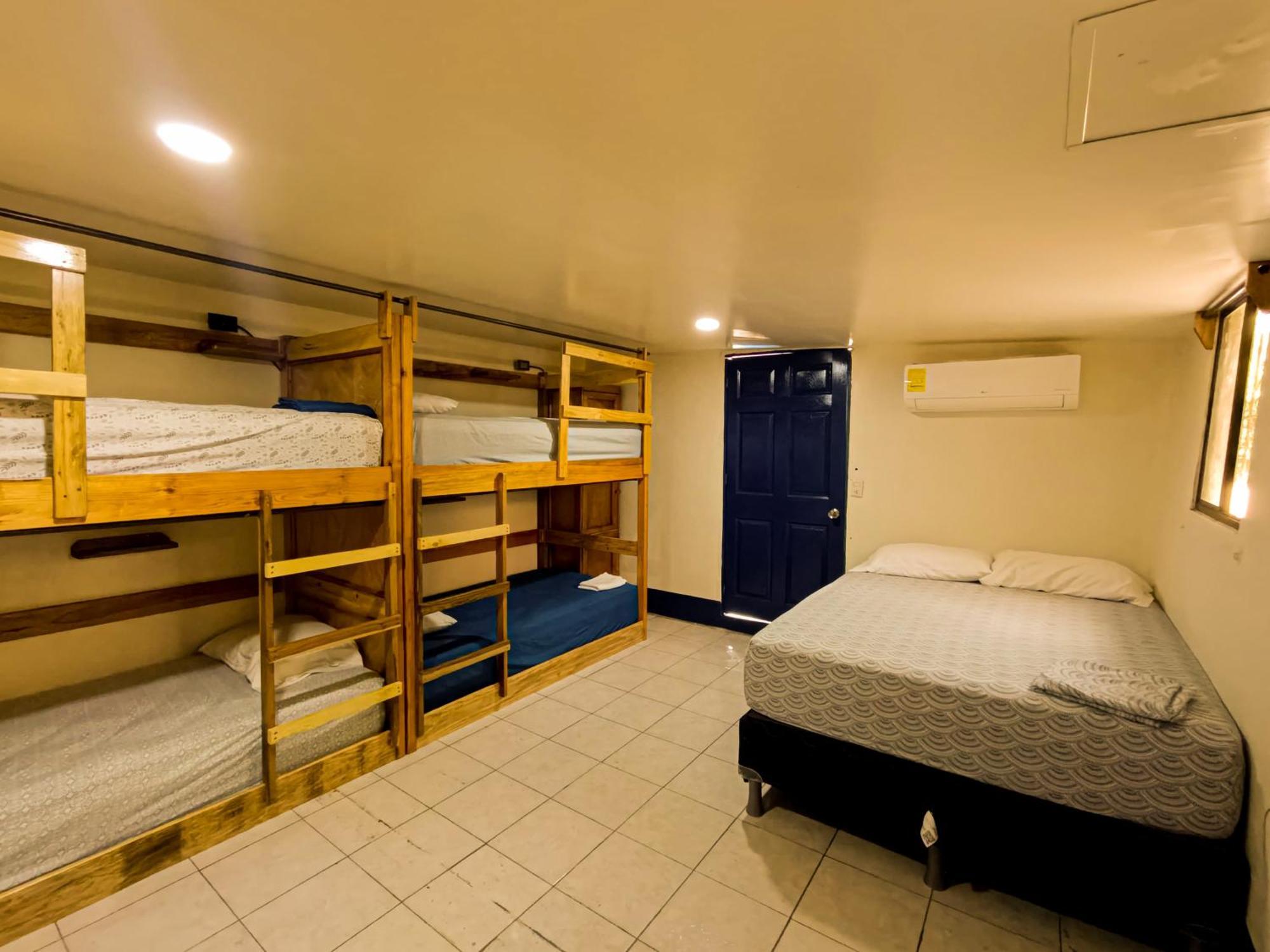 Hostal El Rio Леон Экстерьер фото